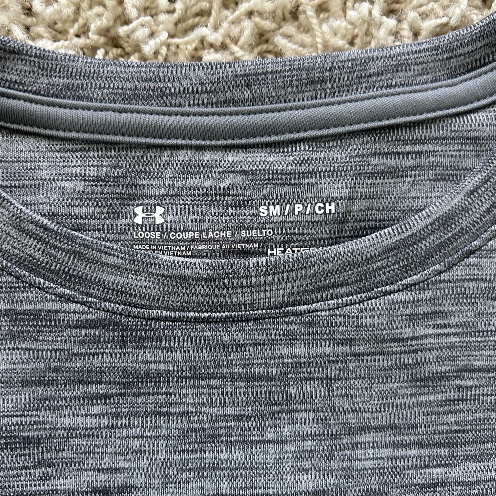 Under Armour Women’s Small Gray T-Shirt - Picture 3 of 3